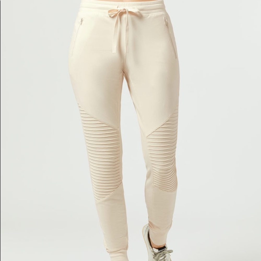 🆕 ALO Urban Moto Sweatpant - Pristine color